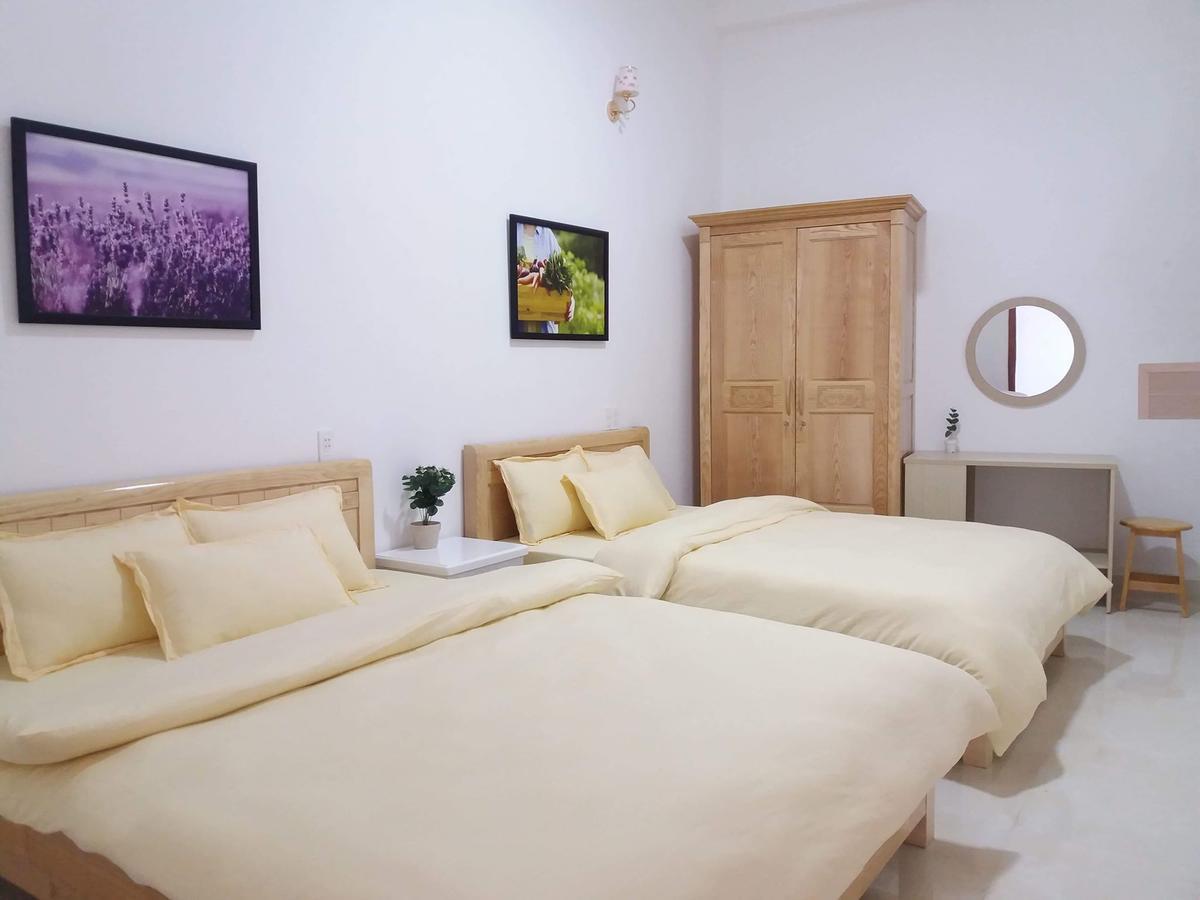 Strawberry Hotel Dalat Exterior photo